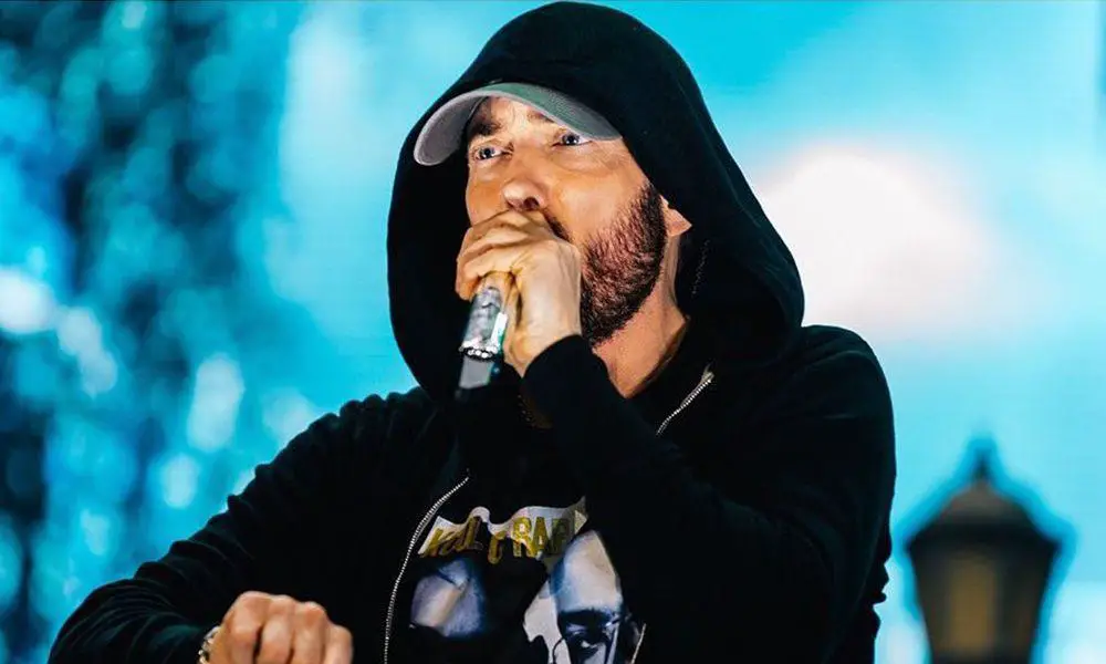 Eminem – Formula 1 Grand Prix (Full Performance)